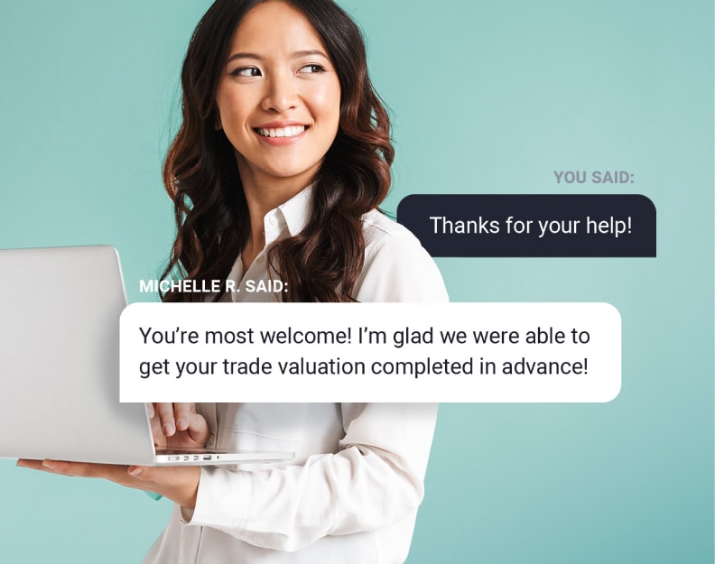 online shopper receiving personalized messaging assistance